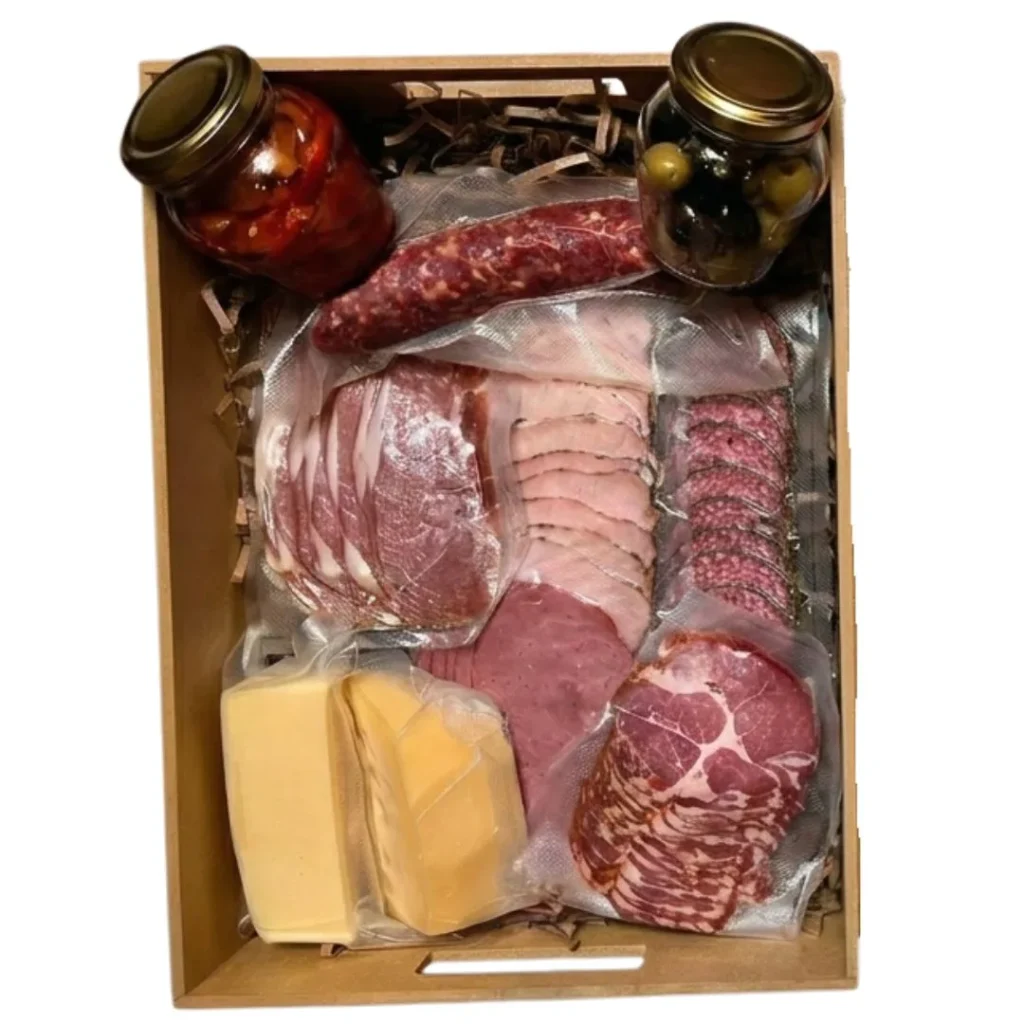 La Box Picada Premium es una selección curada de charcutería artesanal, quesos especiales, envasadas al vacío. Presentada en un packaging boutique ideal para sorprender.