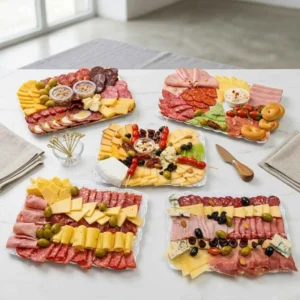 Nuestra Picada Gourmet Premium está pensada para compartir y disfrutar sin preocuparte por nada. Seleccionamos quesos y embutidos de calidad, acompañamientos y presentación cuidada para ofrecer una experiencia completa.